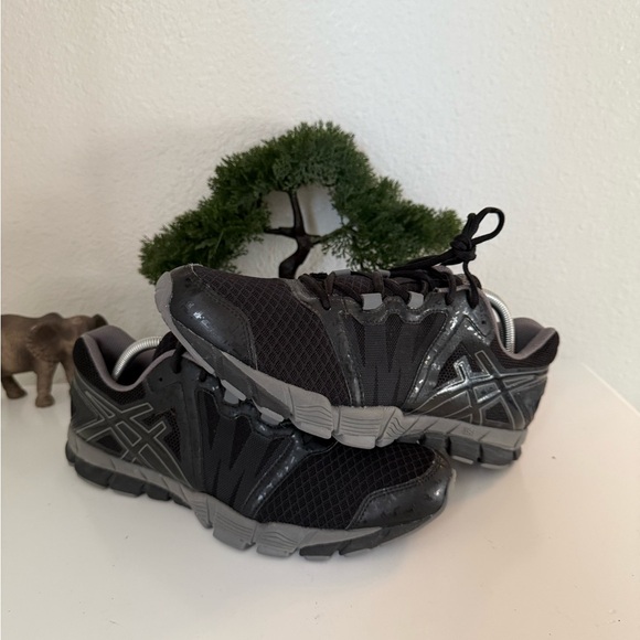 ASICS Men's Black and Gray Athletic Shoes - Picture 3 of 5